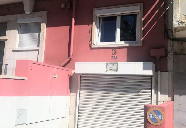 Apartment in Lisbon - 2 Bedroom apartment in Benfica next to Colombo and Apartment in Lisbon - 2 Bedroom apartment in Benfica next to Colombo and