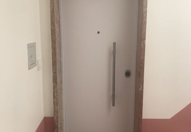 Apartment in Lisbon - 2 Bedroom apartment in Benfica next to Colombo and Apartment in Lisbon - 2 Bedroom apartment in Benfica next to Colombo and