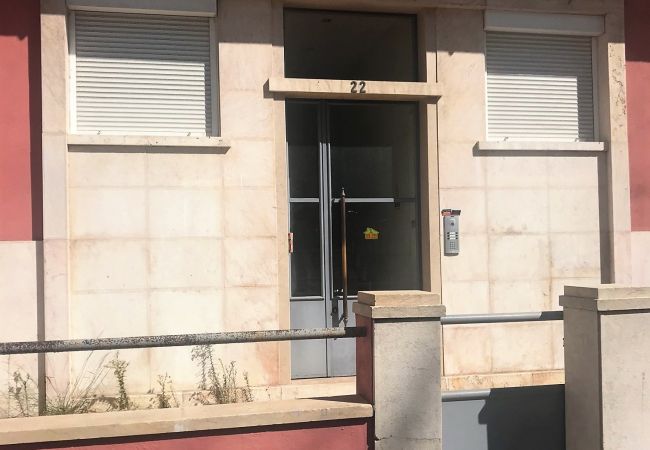 Apartment in Lisbon - 2 Bedroom apartment in Benfica next to Colombo and Apartment in Lisbon - 2 Bedroom apartment in Benfica next to Colombo and