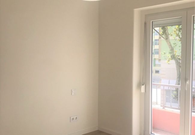 Apartment in Lisbon - 2 Bedroom apartment in Benfica next to Colombo and Apartment in Lisbon - 2 Bedroom apartment in Benfica next to Colombo and