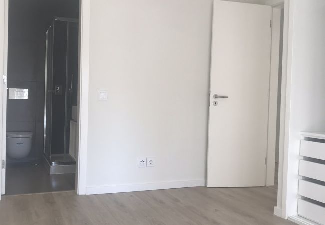 Apartment in Lisbon - 2 Bedroom apartment in Benfica next to Colombo and Apartment in Lisbon - 2 Bedroom apartment in Benfica next to Colombo and