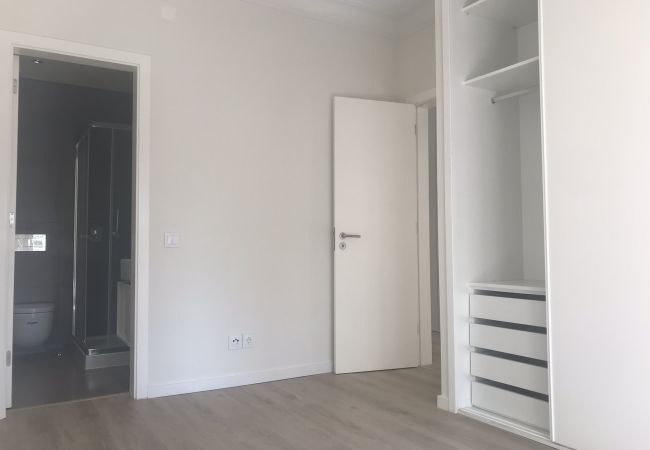Apartment in Lisbon - 2 Bedroom apartment in Benfica next to Colombo and Apartment in Lisbon - 2 Bedroom apartment in Benfica next to Colombo and