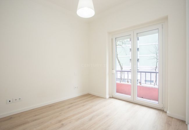 Apartment in Lisbon - 2 Bedroom apartment in Benfica next to Colombo and Apartment in Lisbon - 2 Bedroom apartment in Benfica next to Colombo and