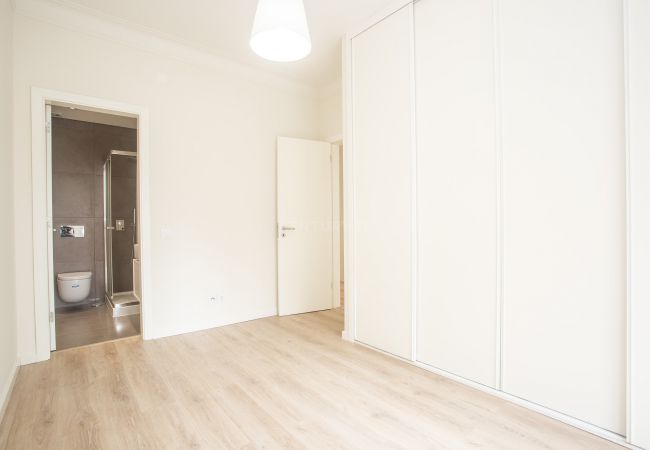 Apartment in Lisbon - 2 Bedroom apartment in Benfica next to Colombo and Apartment in Lisbon - 2 Bedroom apartment in Benfica next to Colombo and