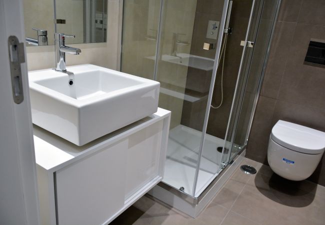 Apartment in Lisbon - 2 Bedroom apartment in Benfica next to Colombo and Apartment in Lisbon - 2 Bedroom apartment in Benfica next to Colombo and