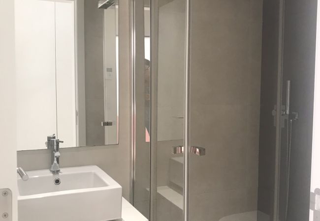 Apartment in Lisbon - 2 Bedroom apartment in Benfica next to Colombo and Apartment in Lisbon - 2 Bedroom apartment in Benfica next to Colombo and