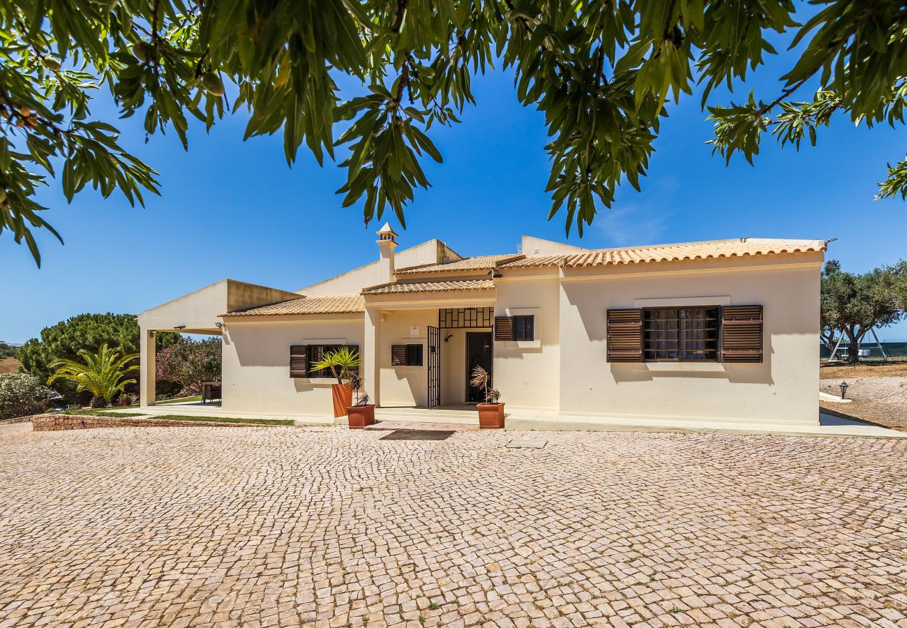 Villa em Guia - Villa Loendros OCV - Piscina e Jardim Privado Villa em Guia - Villa Loendros OCV - Piscina e Jardim Privado
