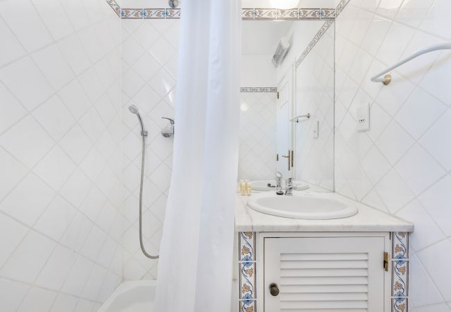 Villa em Galé - Villa Luz do Atlantico, 100m da praia e piscina privada Villa em Galé - Villa Luz do Atlantico, 100m da praia e piscina privada