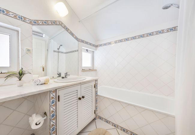 Villa em Galé - Villa Luz do Atlantico, 100m da praia e piscina privada Villa em Galé - Villa Luz do Atlantico, 100m da praia e piscina privada