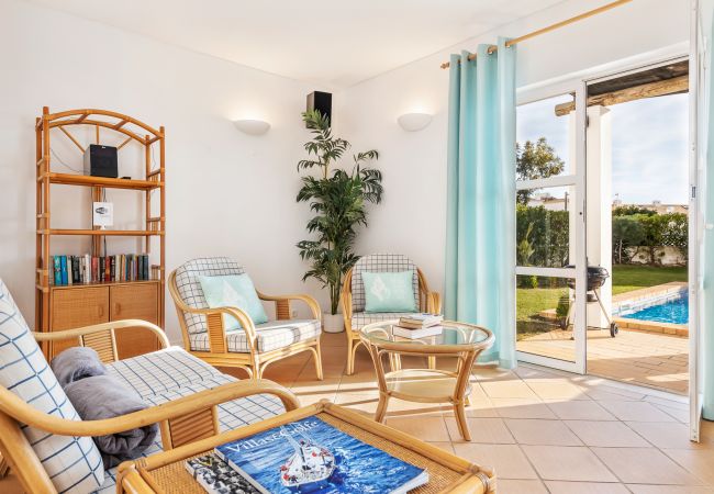 Villa em Galé - Villa Luz do Atlantico, 100m da praia e piscina privada Villa em Galé - Villa Luz do Atlantico, 100m da praia e piscina privada