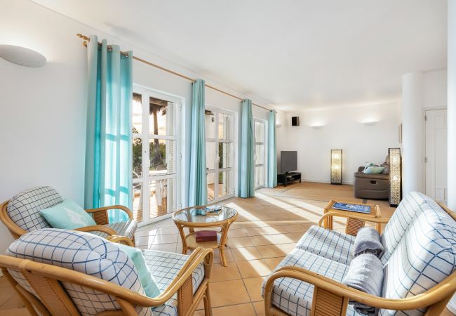 Villa em Galé - Villa Luz do Atlantico, 100m da praia e piscina privada Villa em Galé - Villa Luz do Atlantico, 100m da praia e piscina privada