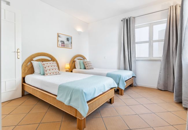 Villa em Galé - Villa Luz do Atlantico, 100m da praia e piscina privada Villa em Galé - Villa Luz do Atlantico, 100m da praia e piscina privada