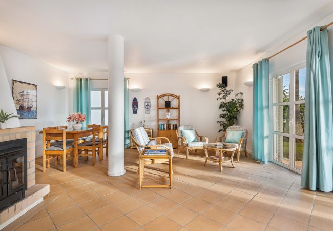 Villa em Galé - Villa Luz do Atlantico, 100m da praia e piscina privada Villa em Galé - Villa Luz do Atlantico, 100m da praia e piscina privada