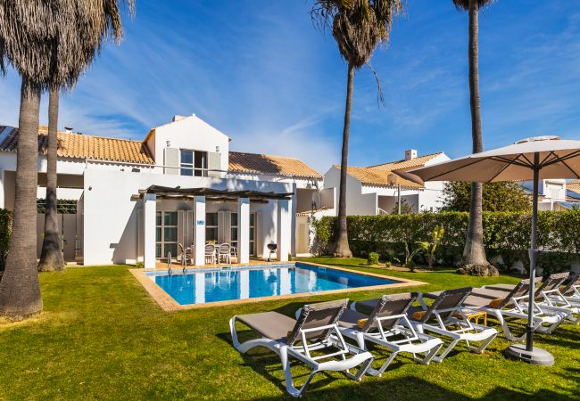 Villa em Galé - Villa Luz do Atlantico, 100m da praia e piscina privada Villa em Galé - Villa Luz do Atlantico, 100m da praia e piscina privada