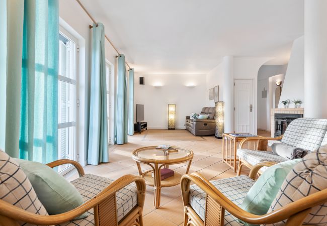 Villa em Galé - Villa Luz do Atlantico, 100m da praia e piscina privada Villa em Galé - Villa Luz do Atlantico, 100m da praia e piscina privada