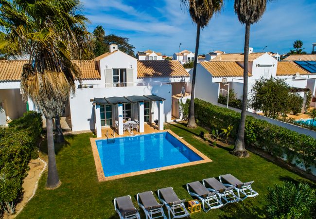 Villa em Galé - Villa Luz do Atlantico, 100m da praia e piscina privada Villa em Galé - Villa Luz do Atlantico, 100m da praia e piscina privada