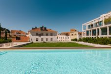 Apartamento em Lisboa - NEW! RENT4REST Graca 2Bdr Pool Castle...