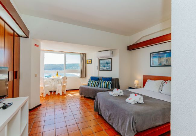 Studio in Sesimbra - RENT4REST SESIMBRA OCEAN VIEW STUDIO - DIRECT BEACH ACCESS Studio in Sesimbra - RENT4REST SESIMBRA OCEAN VIEW STUDIO - DIRECT BEACH ACCESS