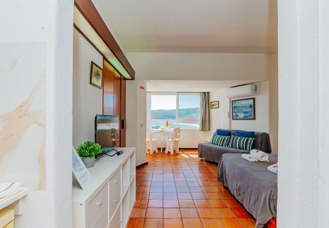 Studio in Sesimbra - RENT4REST SESIMBRA OCEAN VIEW STUDIO - DIRECT BEACH ACCESS Studio in Sesimbra - RENT4REST SESIMBRA OCEAN VIEW STUDIO - DIRECT BEACH ACCESS