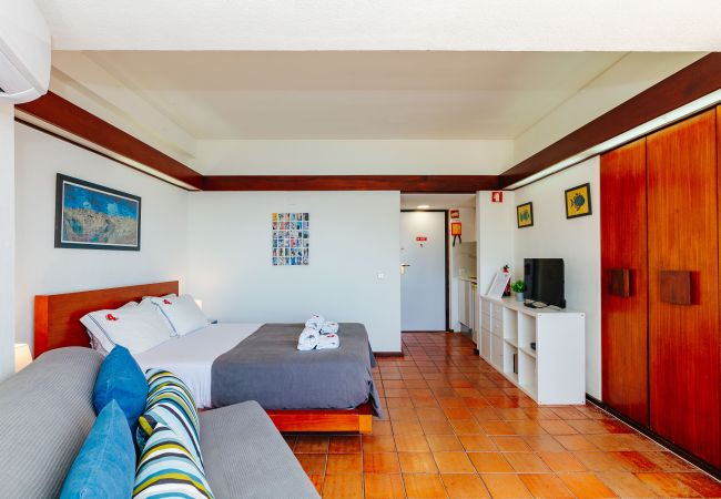 Studio in Sesimbra - RENT4REST SESIMBRA OCEAN VIEW STUDIO - DIRECT BEACH ACCESS Studio in Sesimbra - RENT4REST SESIMBRA OCEAN VIEW STUDIO - DIRECT BEACH ACCESS