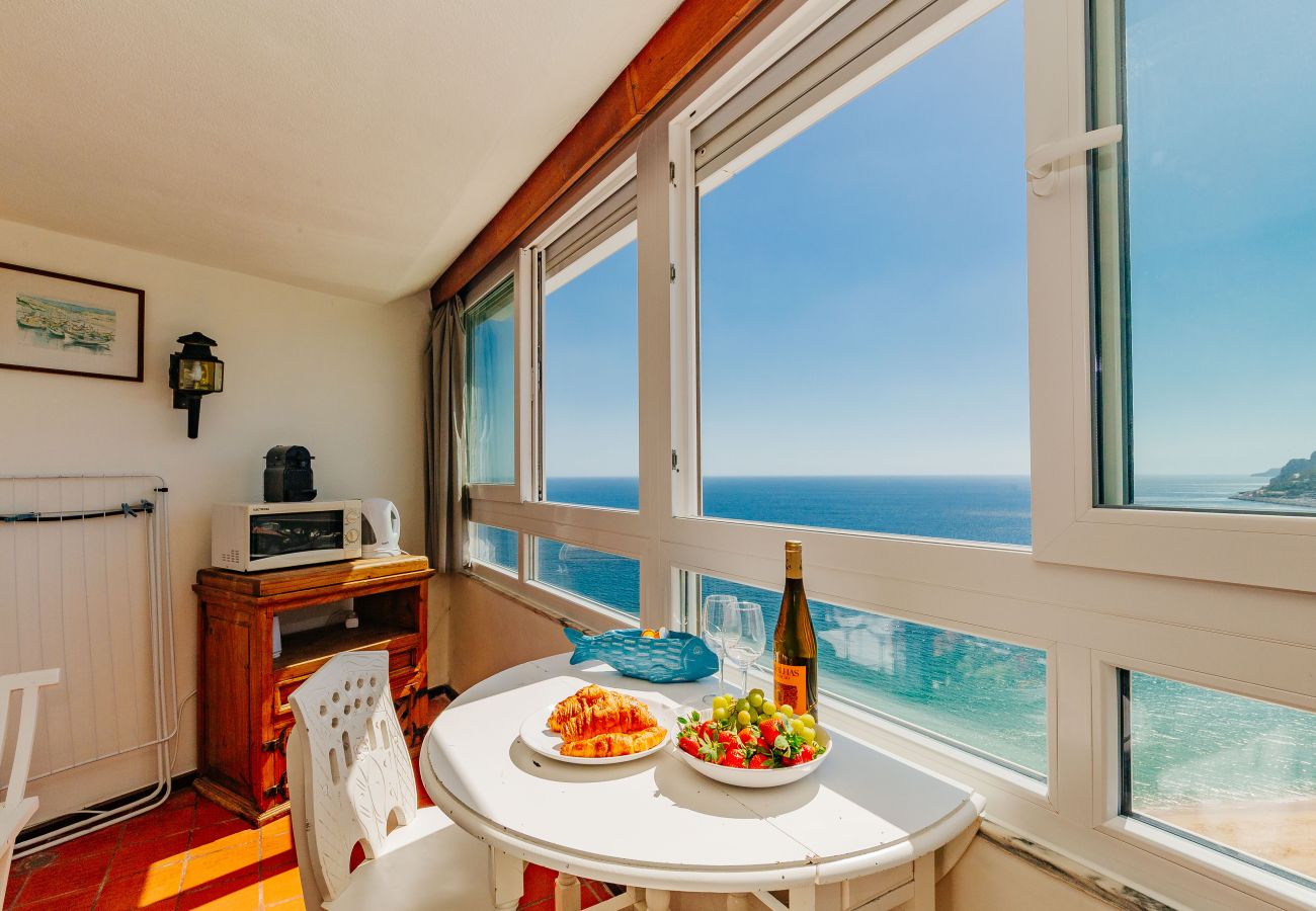 Studio in Sesimbra - RENT4REST SESIMBRA OCEAN VIEW STUDIO - DIRECT BEACH ACCESS Studio in Sesimbra - RENT4REST SESIMBRA OCEAN VIEW STUDIO - DIRECT BEACH ACCESS