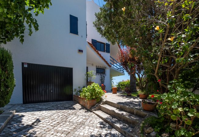 House in Sesimbra - RENT4REST SESIMBRA 4BDR OCEAN VIEW AND PRIVATE POOL VILLA House in Sesimbra - RENT4REST SESIMBRA 4BDR OCEAN VIEW AND PRIVATE POOL VILLA