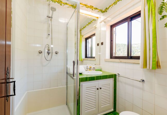 House in Sesimbra - RENT4REST SESIMBRA 4BDR OCEAN VIEW AND PRIVATE POOL VILLA House in Sesimbra - RENT4REST SESIMBRA 4BDR OCEAN VIEW AND PRIVATE POOL VILLA