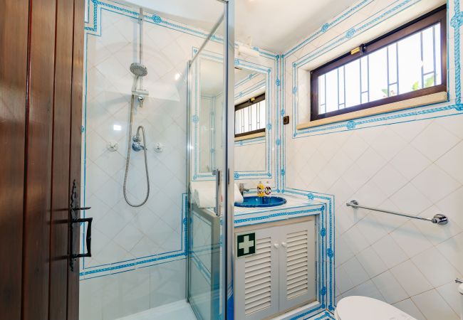 House in Sesimbra - RENT4REST SESIMBRA 4BDR OCEAN VIEW AND PRIVATE POOL VILLA House in Sesimbra - RENT4REST SESIMBRA 4BDR OCEAN VIEW AND PRIVATE POOL VILLA