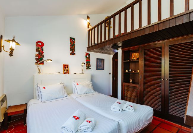 House in Sesimbra - RENT4REST SESIMBRA 4BDR OCEAN VIEW AND PRIVATE POOL VILLA House in Sesimbra - RENT4REST SESIMBRA 4BDR OCEAN VIEW AND PRIVATE POOL VILLA