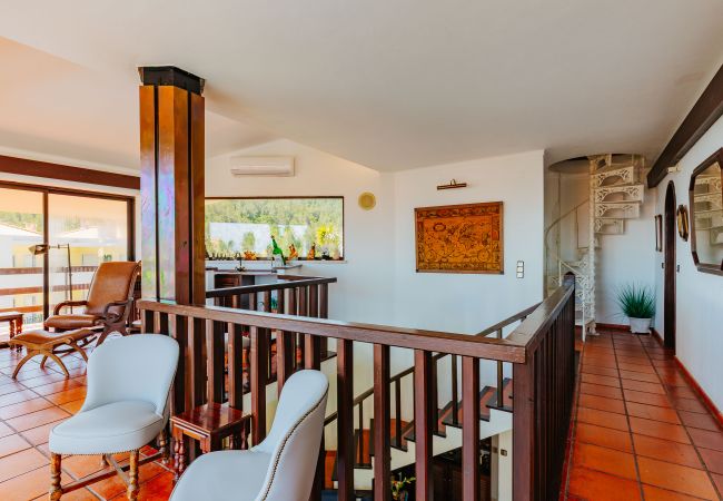 House in Sesimbra - RENT4REST SESIMBRA 4BDR OCEAN VIEW AND PRIVATE POOL VILLA House in Sesimbra - RENT4REST SESIMBRA 4BDR OCEAN VIEW AND PRIVATE POOL VILLA