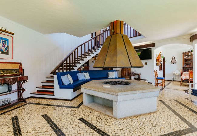 House in Sesimbra - RENT4REST SESIMBRA 4BDR OCEAN VIEW AND PRIVATE POOL VILLA House in Sesimbra - RENT4REST SESIMBRA 4BDR OCEAN VIEW AND PRIVATE POOL VILLA