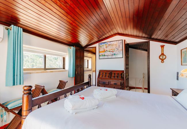 House in Sesimbra - RENT4REST SESIMBRA 4BDR OCEAN VIEW AND PRIVATE POOL VILLA House in Sesimbra - RENT4REST SESIMBRA 4BDR OCEAN VIEW AND PRIVATE POOL VILLA