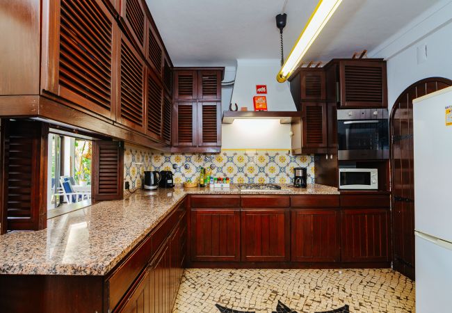 House in Sesimbra - RENT4REST SESIMBRA 4BDR OCEAN VIEW AND PRIVATE POOL VILLA House in Sesimbra - RENT4REST SESIMBRA 4BDR OCEAN VIEW AND PRIVATE POOL VILLA