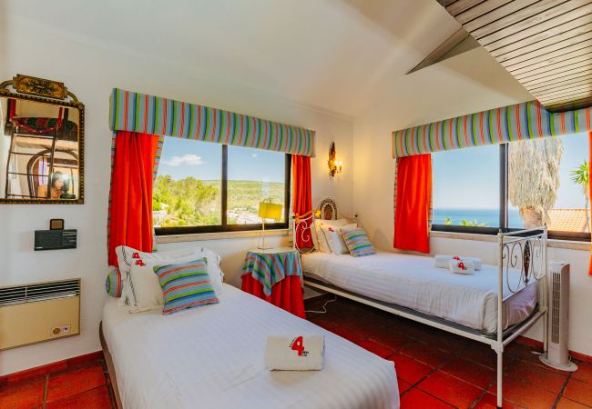 House in Sesimbra - RENT4REST SESIMBRA 4BDR OCEAN VIEW AND PRIVATE POOL VILLA House in Sesimbra - RENT4REST SESIMBRA 4BDR OCEAN VIEW AND PRIVATE POOL VILLA