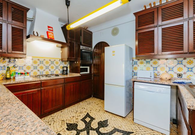 House in Sesimbra - RENT4REST SESIMBRA 4BDR OCEAN VIEW AND PRIVATE POOL VILLA House in Sesimbra - RENT4REST SESIMBRA 4BDR OCEAN VIEW AND PRIVATE POOL VILLA