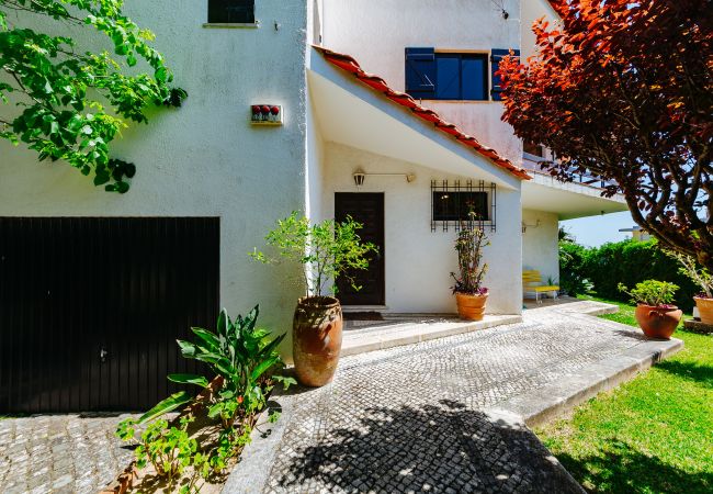 House in Sesimbra - RENT4REST SESIMBRA 4BDR OCEAN VIEW AND PRIVATE POOL VILLA House in Sesimbra - RENT4REST SESIMBRA 4BDR OCEAN VIEW AND PRIVATE POOL VILLA