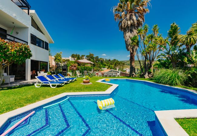 House in Sesimbra - RENT4REST SESIMBRA 4BDR OCEAN VIEW AND PRIVATE POOL VILLA House in Sesimbra - RENT4REST SESIMBRA 4BDR OCEAN VIEW AND PRIVATE POOL VILLA