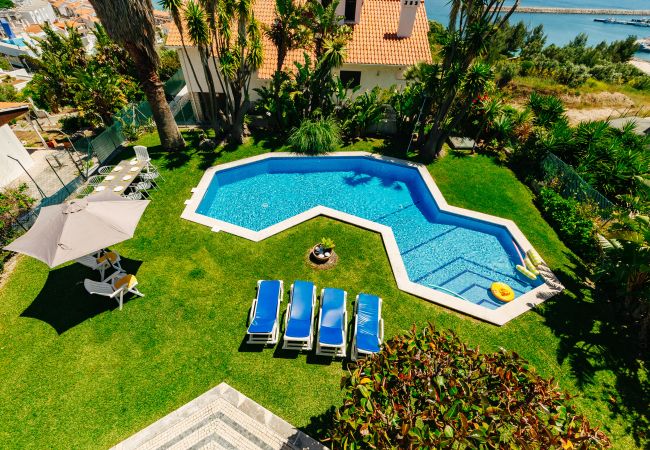 House in Sesimbra - RENT4REST SESIMBRA 4BDR OCEAN VIEW AND PRIVATE POOL VILLA House in Sesimbra - RENT4REST SESIMBRA 4BDR OCEAN VIEW AND PRIVATE POOL VILLA