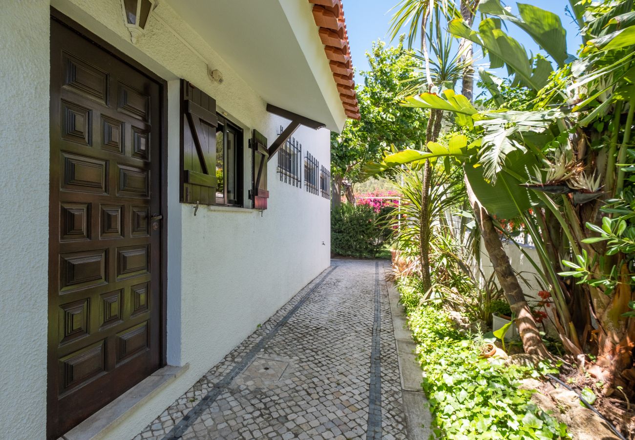 House in Sesimbra - RENT4REST SESIMBRA 4BDR OCEAN VIEW AND PRIVATE POOL VILLA House in Sesimbra - RENT4REST SESIMBRA 4BDR OCEAN VIEW AND PRIVATE POOL VILLA