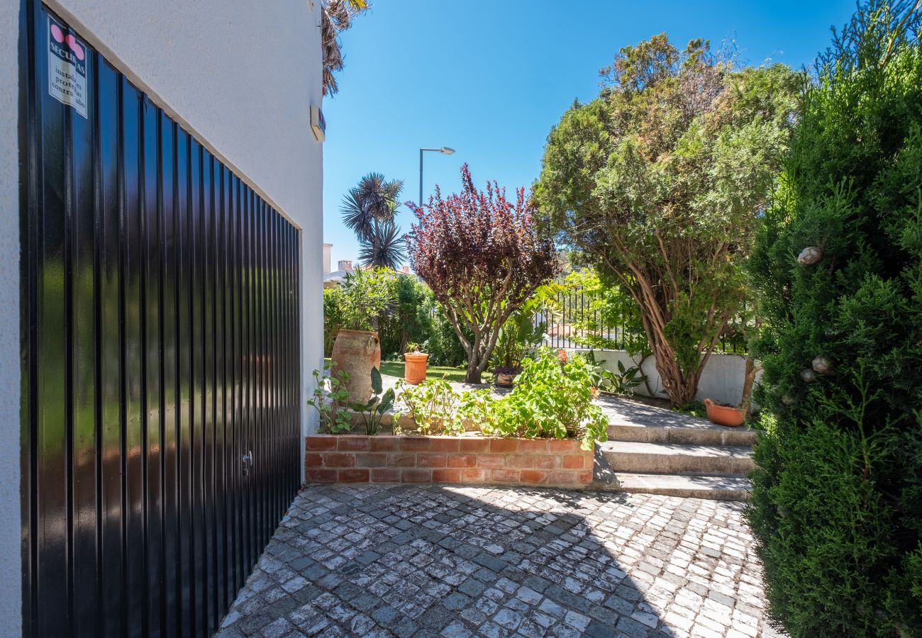 House in Sesimbra - RENT4REST SESIMBRA 4BDR OCEAN VIEW AND PRIVATE POOL VILLA House in Sesimbra - RENT4REST SESIMBRA 4BDR OCEAN VIEW AND PRIVATE POOL VILLA