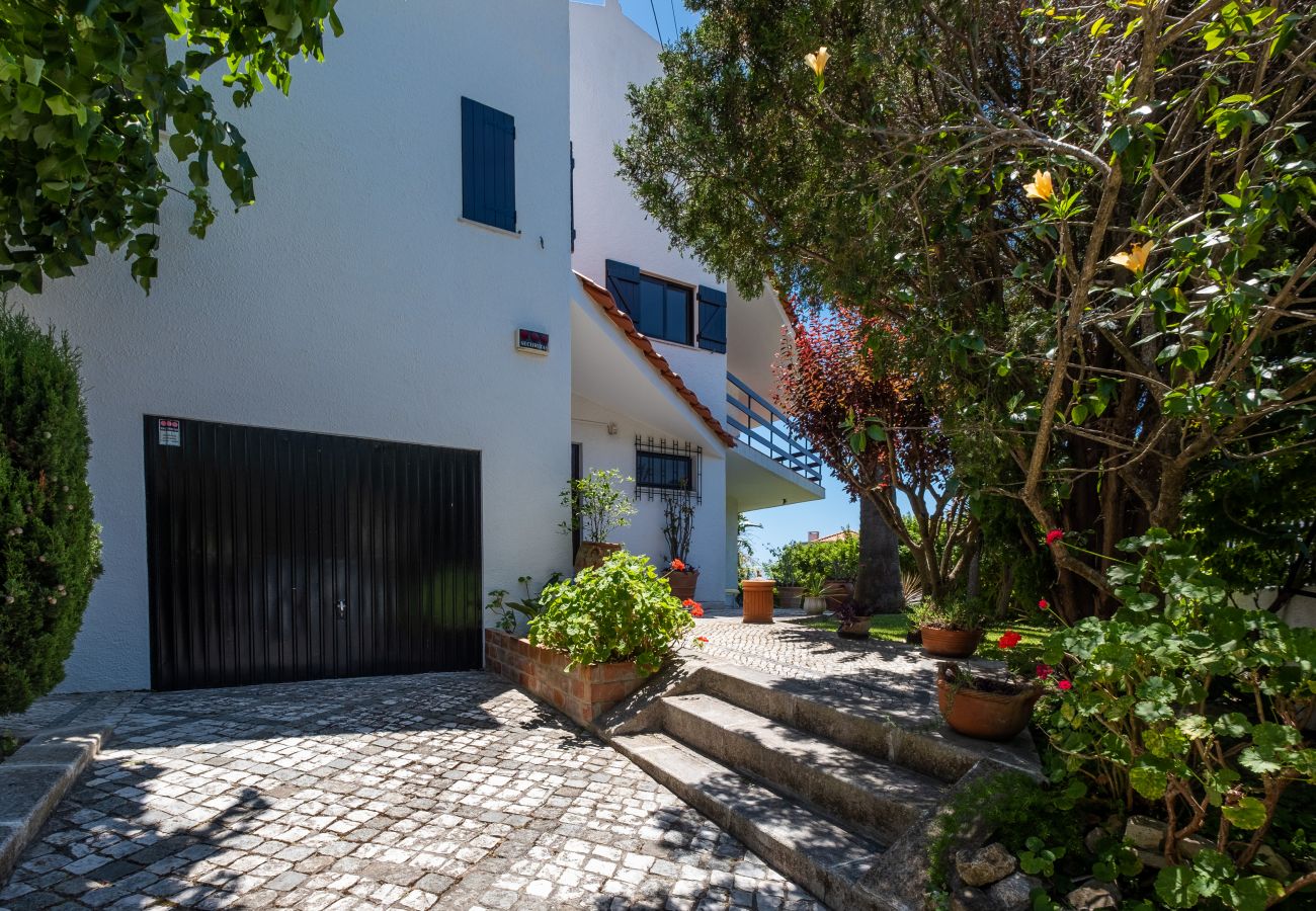 House in Sesimbra - RENT4REST SESIMBRA 4BDR OCEAN VIEW AND PRIVATE POOL VILLA House in Sesimbra - RENT4REST SESIMBRA 4BDR OCEAN VIEW AND PRIVATE POOL VILLA