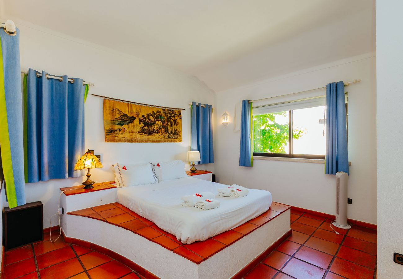 House in Sesimbra - RENT4REST SESIMBRA 4BDR OCEAN VIEW AND PRIVATE POOL VILLA House in Sesimbra - RENT4REST SESIMBRA 4BDR OCEAN VIEW AND PRIVATE POOL VILLA