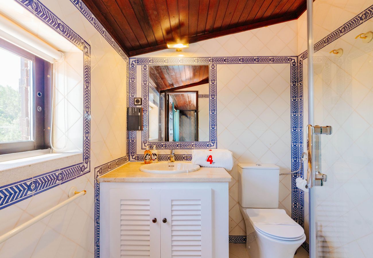 House in Sesimbra - RENT4REST SESIMBRA 4BDR OCEAN VIEW AND PRIVATE POOL VILLA House in Sesimbra - RENT4REST SESIMBRA 4BDR OCEAN VIEW AND PRIVATE POOL VILLA