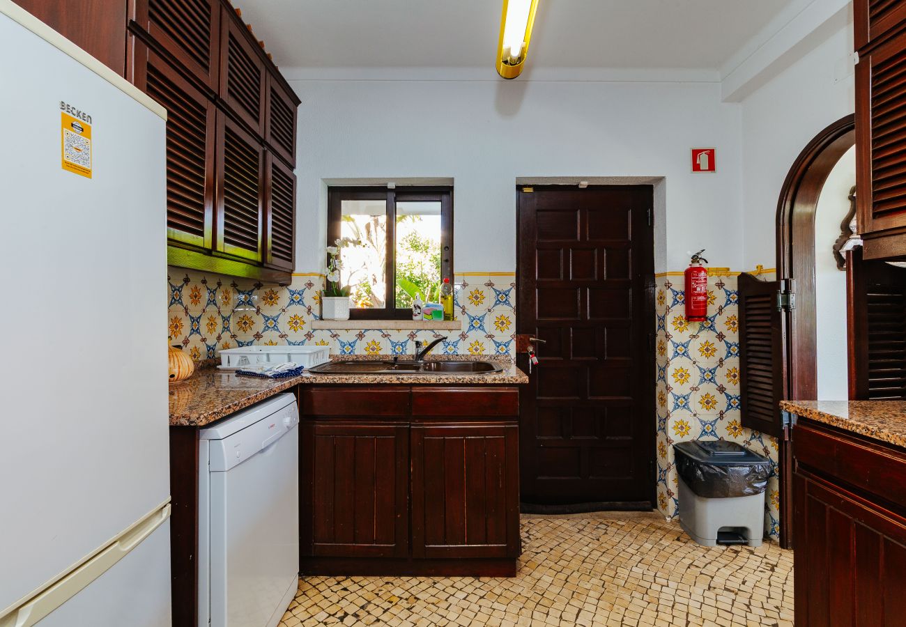 House in Sesimbra - RENT4REST SESIMBRA 4BDR OCEAN VIEW AND PRIVATE POOL VILLA House in Sesimbra - RENT4REST SESIMBRA 4BDR OCEAN VIEW AND PRIVATE POOL VILLA