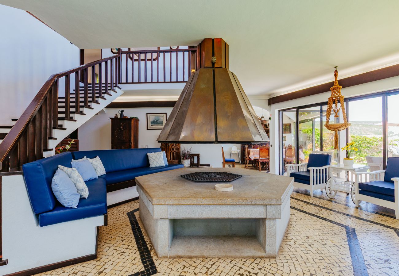 House in Sesimbra - RENT4REST SESIMBRA 4BDR OCEAN VIEW AND PRIVATE POOL VILLA House in Sesimbra - RENT4REST SESIMBRA 4BDR OCEAN VIEW AND PRIVATE POOL VILLA