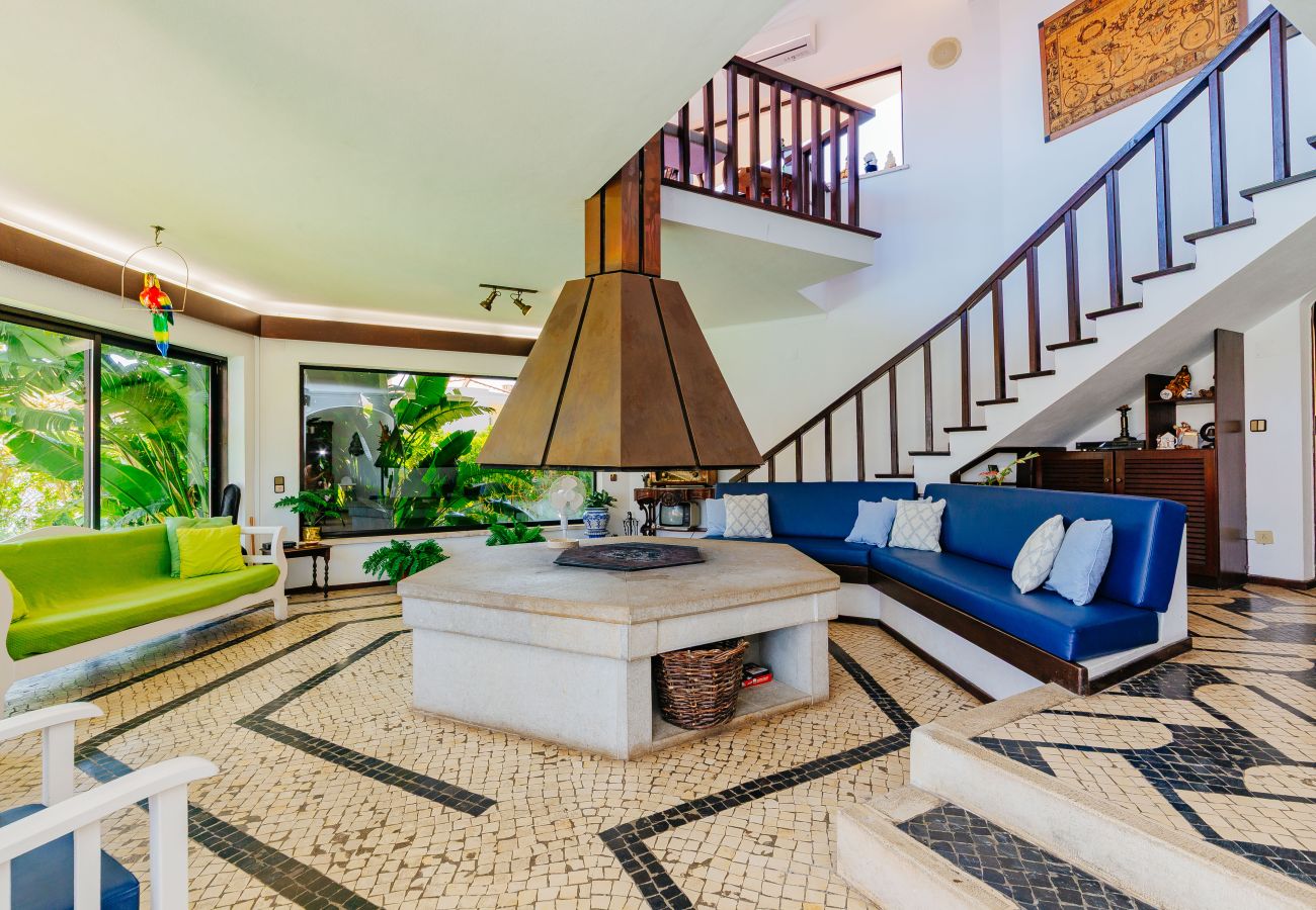 House in Sesimbra - RENT4REST SESIMBRA 4BDR OCEAN VIEW AND PRIVATE POOL VILLA House in Sesimbra - RENT4REST SESIMBRA 4BDR OCEAN VIEW AND PRIVATE POOL VILLA