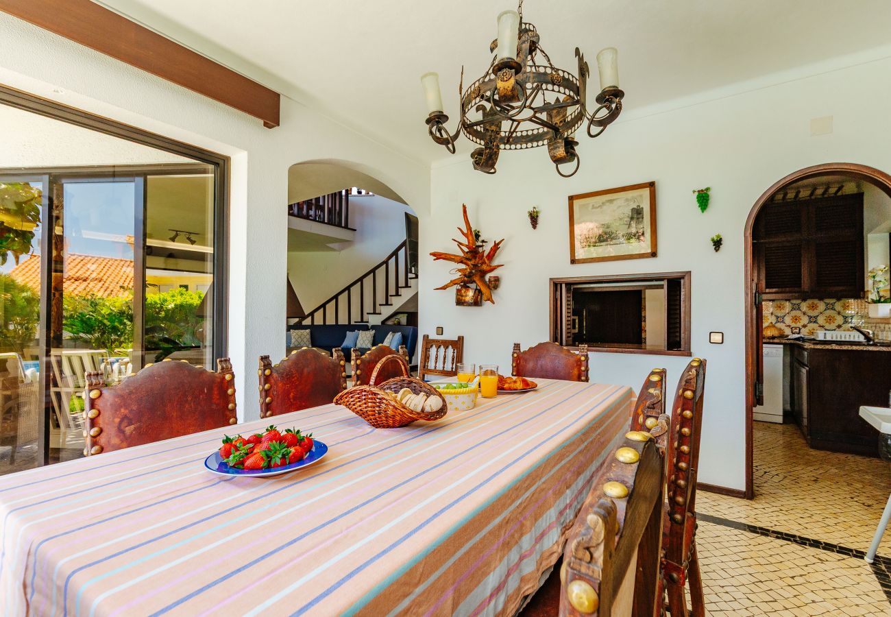 House in Sesimbra - RENT4REST SESIMBRA 4BDR OCEAN VIEW AND PRIVATE POOL VILLA House in Sesimbra - RENT4REST SESIMBRA 4BDR OCEAN VIEW AND PRIVATE POOL VILLA