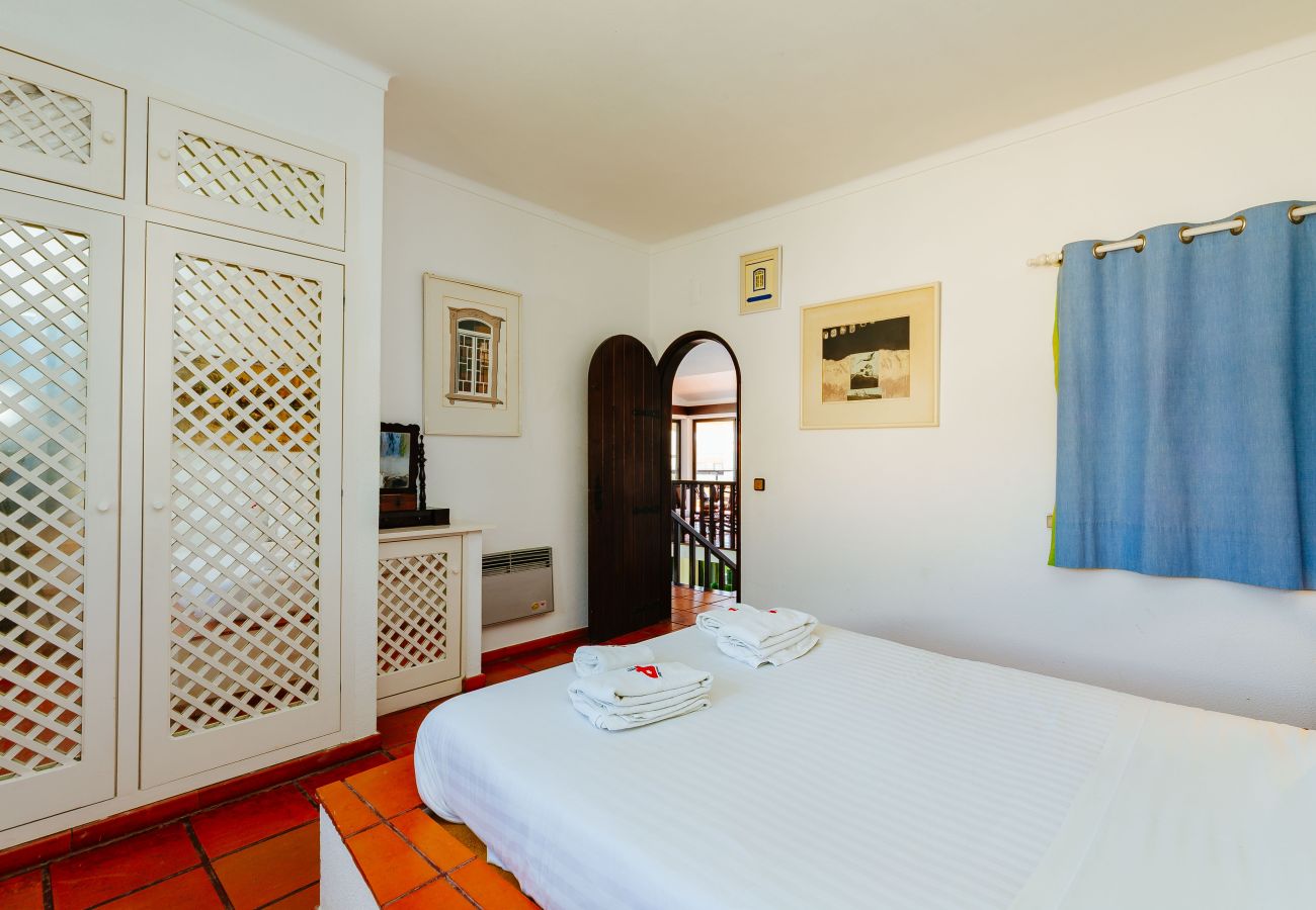 House in Sesimbra - RENT4REST SESIMBRA 4BDR OCEAN VIEW AND PRIVATE POOL VILLA House in Sesimbra - RENT4REST SESIMBRA 4BDR OCEAN VIEW AND PRIVATE POOL VILLA