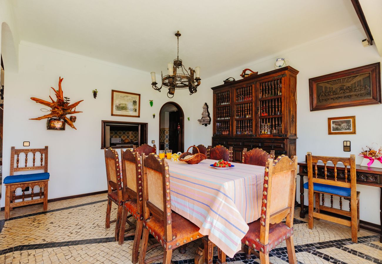 House in Sesimbra - RENT4REST SESIMBRA 4BDR OCEAN VIEW AND PRIVATE POOL VILLA House in Sesimbra - RENT4REST SESIMBRA 4BDR OCEAN VIEW AND PRIVATE POOL VILLA