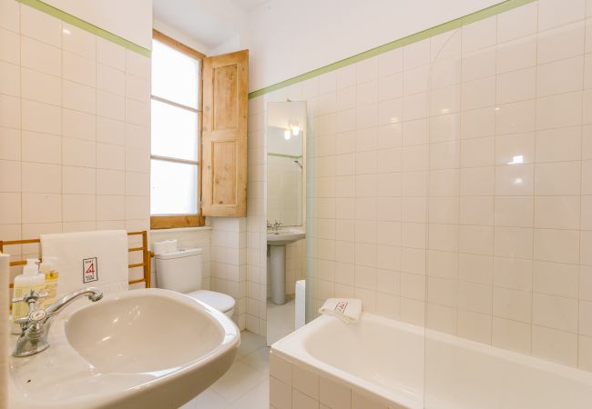 Apartment in Lisbon - RENT4REST CASTLE VIEW FAMILY & FRIENDS BAIRRO ALTO Apartment in Lisbon - RENT4REST CASTLE VIEW FAMILY & FRIENDS BAIRRO ALTO